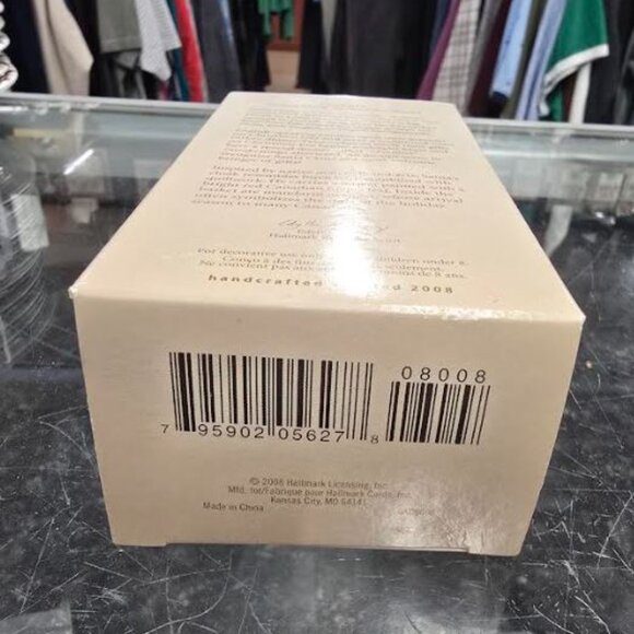 NEW UNOPENED BOX 2008 CANADA Santas Around the World by Hallmark Gold Crown - Picture 2 of 6